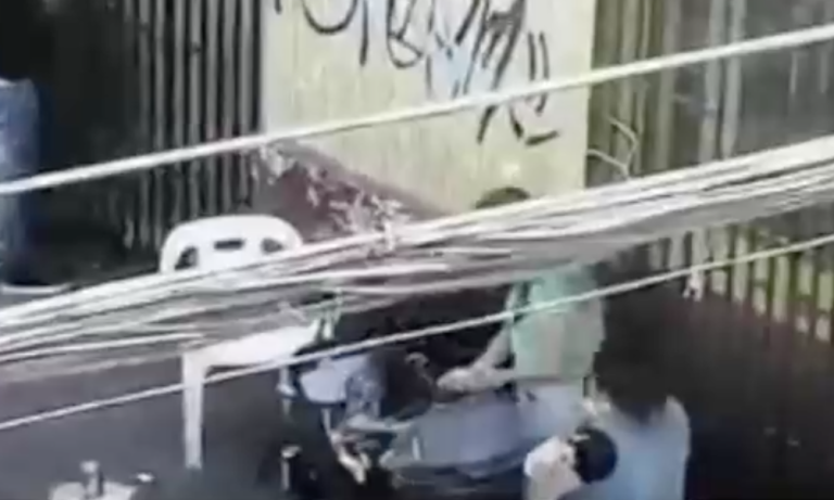 Padres fueron detenidos: Habrían usado a guagua para vender drogas en afueras del terminal