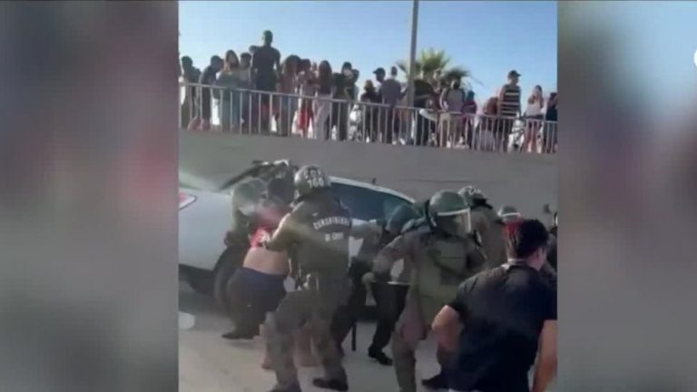 Caos en playa de Antofagasta: Cientos de veraneantes intentaron linchar a supuesto agresor sexual; debió ser escoltado por carabineros