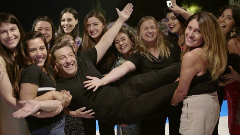 ¡Inédita fiesta!: Julio César Rodríguez realizó celebración con el equipo femenino del matinal