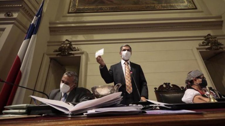 ¡Más de 16 horas y 8 votaciones! Revisa los memes que dejó la histórica votación de la Convención Constitucional