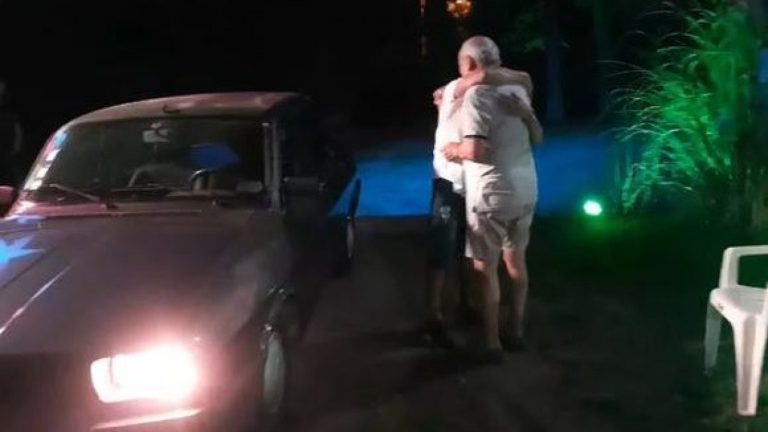 ¡Increíble! Joven ahorró dinero durante muchos años y le cumplió el sueño de vida a su abuelo