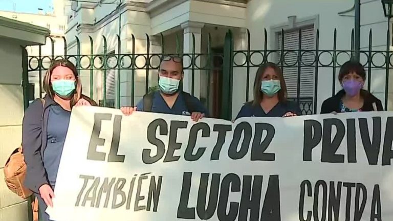 Grupo de trabajadores del área de salud privada le entregó carta a Gabriel Boric: Piden los mismos beneficios que quienes trabajan en el sector público