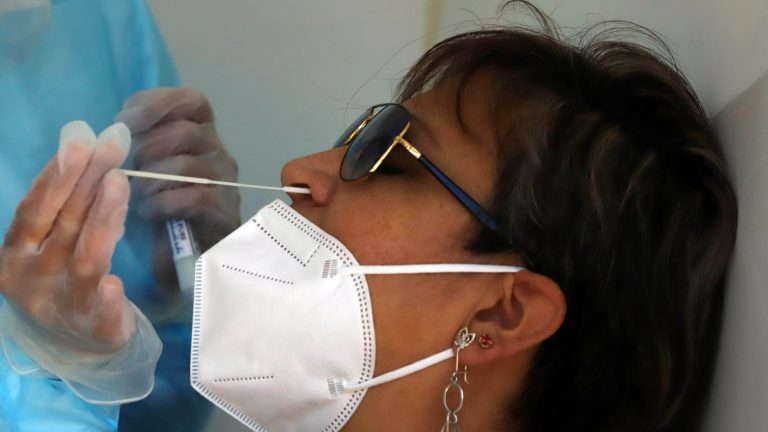 Cifra récord: Chile registra por primera vez 12.500 de casos de Covid-19 en 24 horas