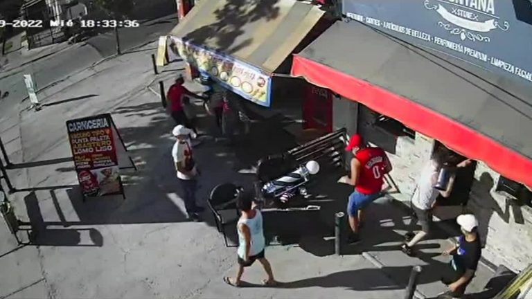 ¡Impactantes imágenes! Cámara de seguridad captó balacera en barbería de la Ciudad Satélite de Maipú