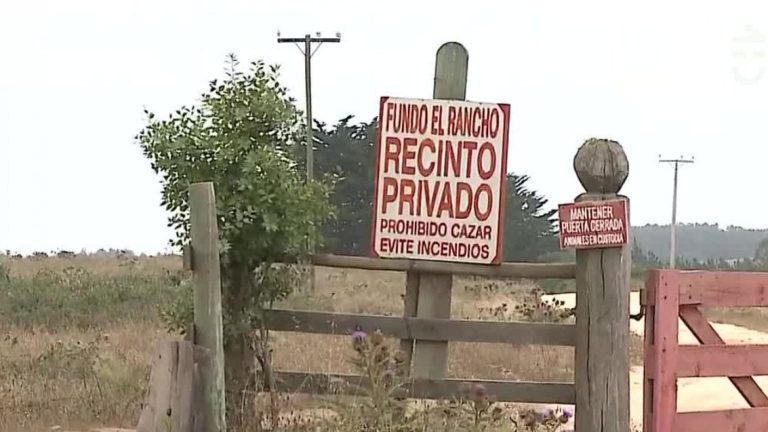 Turistas y pescadores de Pichilemu sufren por los accesos cerrados a las playas