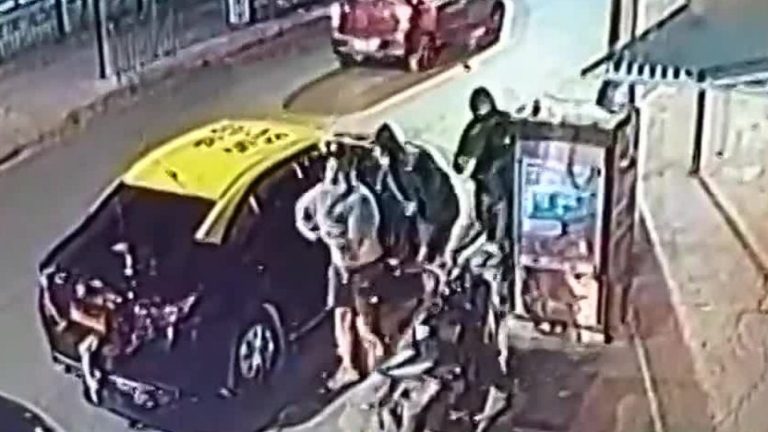 “Disparaban a diestra y siniestra”: Un muerto y un herido deja balacera en pleno Terminal de buses de Santiago