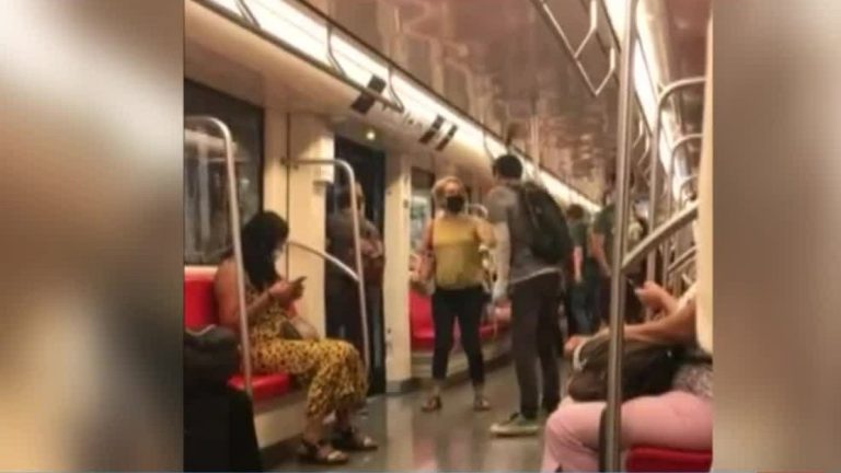 Cantante callejero agredió a mujer en el Metro que le pidió que se colocara mascarilla