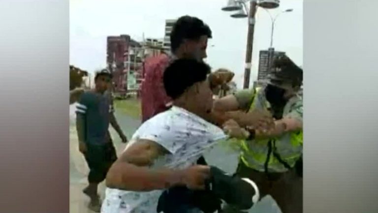 Causó indignación: Cuatro venezolanos fueron detenidos tras agredir a Carabineros en Iquique