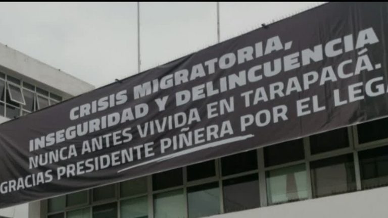 “Gracias Presidente Piñera por el legado”: Gobernación de Tarapacá exhibió punzante lienzo criticando al Gobierno