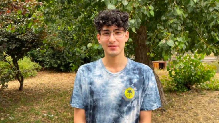 ¡Cumplió su objetivo! Joven puntaje nacional que vive en residencia de Mejor Niñez estudiará medicina