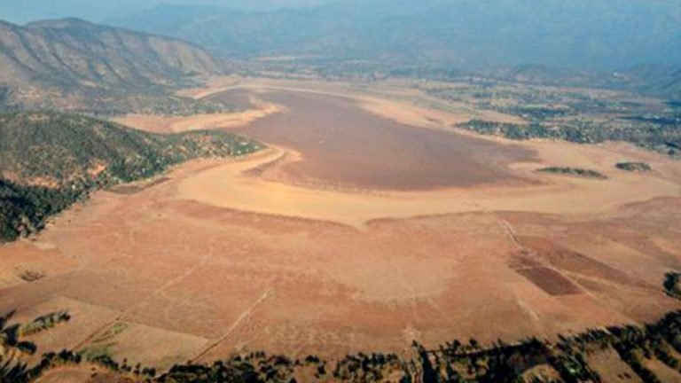 ¿Quién desvió el agua? Estudio reveló que Laguna Aculeo se secó por intervención humana