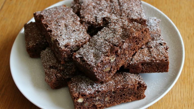 Mujer le dio por error brownies de marihuana a adultos mayores