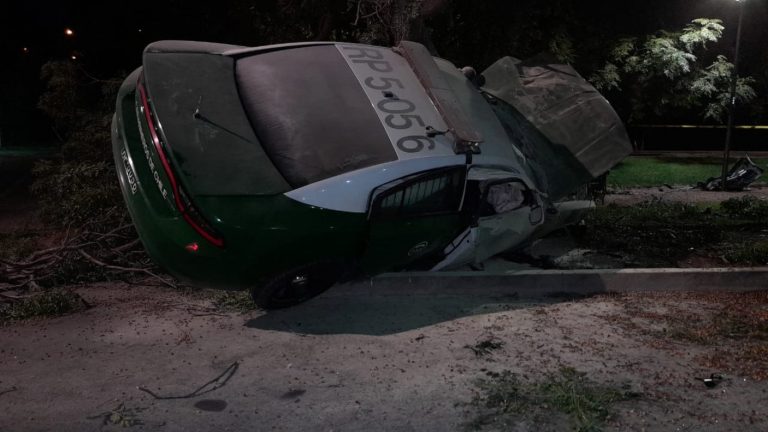 Patrulla de Carabineros volcada tras persecución: Dos funcionarios resultaron heridos