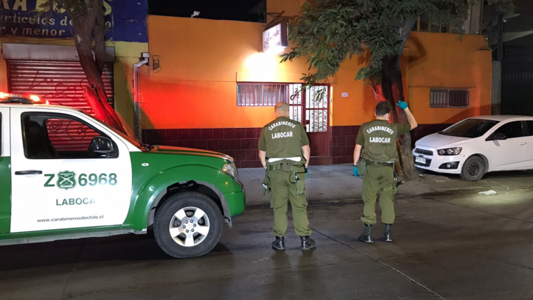 Un hombre falleció y otro resultó herido tras balacera en terminal de buses en Estación Central