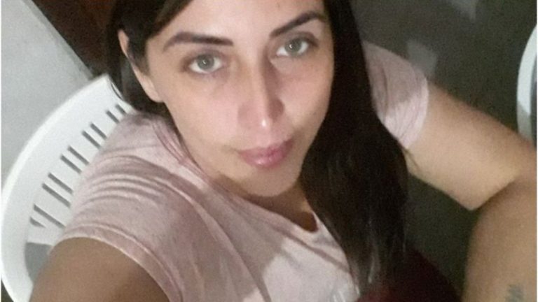 Mujer asegura que perdió parte del cartílago de su nariz tras una prueba PCR