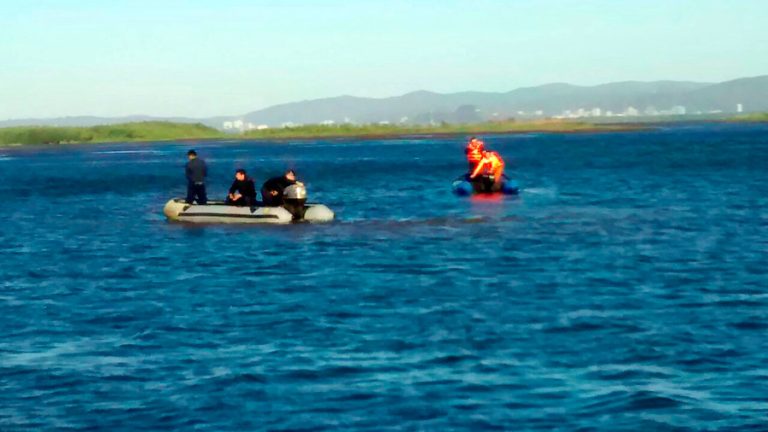 Dos hermanos de 6 y 10 años murieron ahogados en el mar: Estaban de vacaciones con sus padres