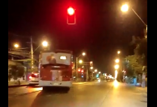 Violenta persecución en Maipú: Afectados grabaron loca carrera de bus de RED que chocó a varios vehículos