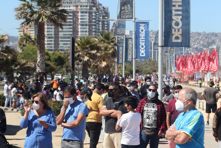 Más de 118 mil contagiantes: Estas son las regiones que lideran los casos activos de COVID-19