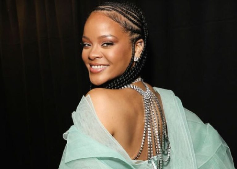 Rihanna publica su primera foto embarazada y le llueven los 