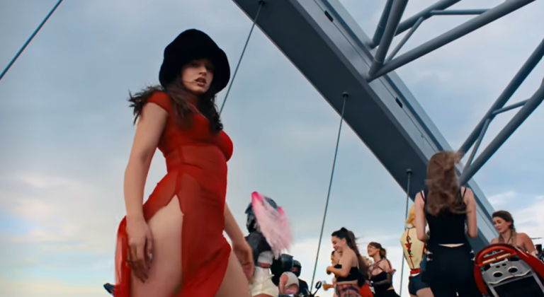 Con homenaje a Daddy Yankee y Wisin: Así es SAOKO, el nuevo video de Rosalía que mezcla reggaetón y jazz