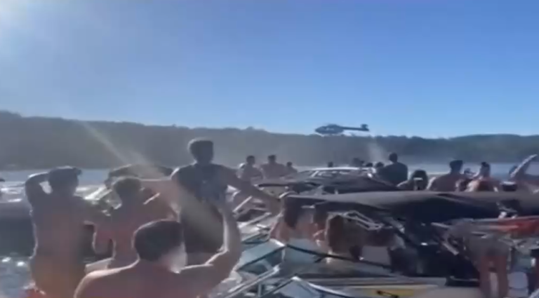 Polémica por masivas fiestas en lancha en Pucón: Jóvenes llegan en helicóptero y no respetan medidas sanitarias