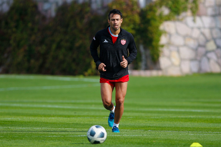 Duró solamente dos meses: Jorge Valdivia dejará de jugar en el Necaxa