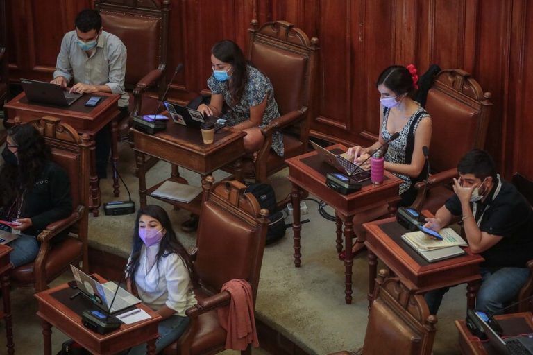Cero votos a favor: Comisión de la CC rechaza iniciativa que pretendía eliminar los poderes del Estado