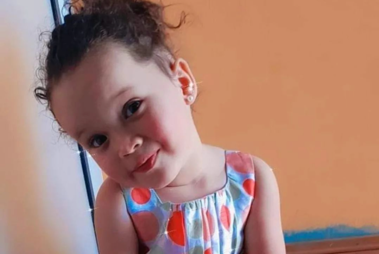 El regreso de Aurora: Niña que estaba en coma en Colombia llegó al país tras gestiones por traslado aéreo