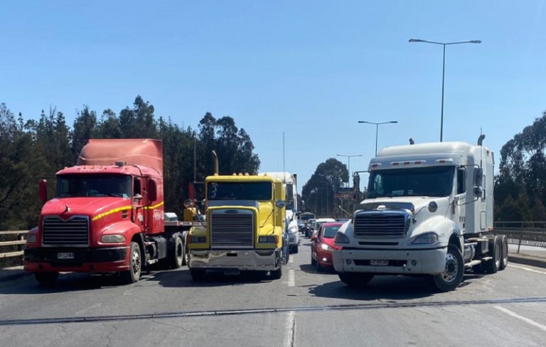 Continúan las protestas: Camioneros inician bloqueo en la ruta 68