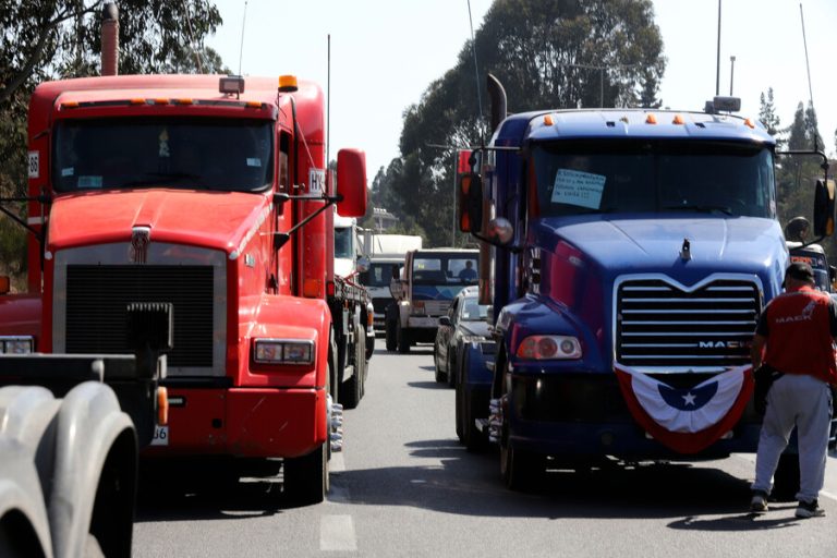 Tras reunión con gobierno: Camioneros deponen el paro y finalizan el corte de rutas