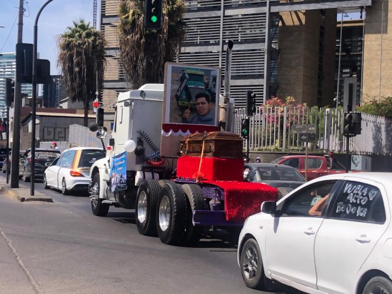 Masiva despedida de Byron Castillo en Antofagasta: Camión llevó su ataúd