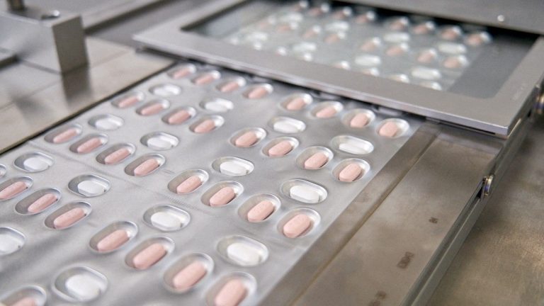 China autorizó el uso de píldora contra el COVID-19 desarrollada por Pfizer