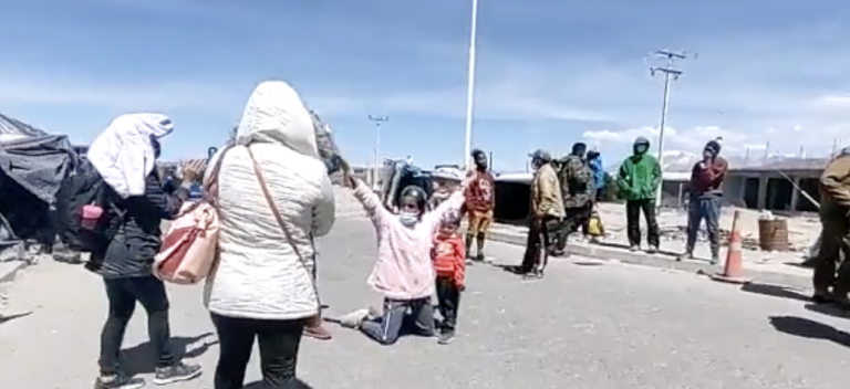 Crisis en Colchane: Bolivia habría negado ingreso a migrantes reconducidos desde Chile
