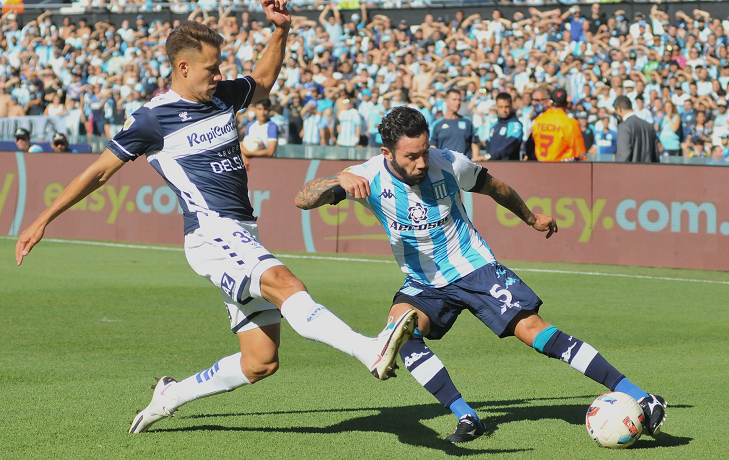 Nuevo dolor de cabeza para La Roja: Mena salió lesionado y visiblemente afectado en empate de Racing