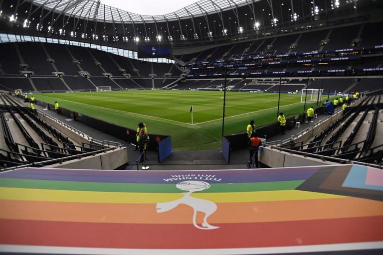 La polémica palabra que tiene enfrentados a la hinchada y a los dueños de un popular club inglés