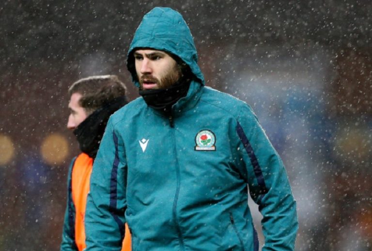 Alerta en La Roja: Ben Brereton salió lesionado de partido del Blackburn Rovers por la liga local