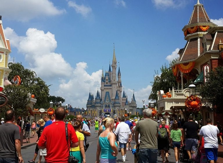 Solo para vacunados: Parques de Disney en Estados Unidos eliminarán obligación de usar mascarilla