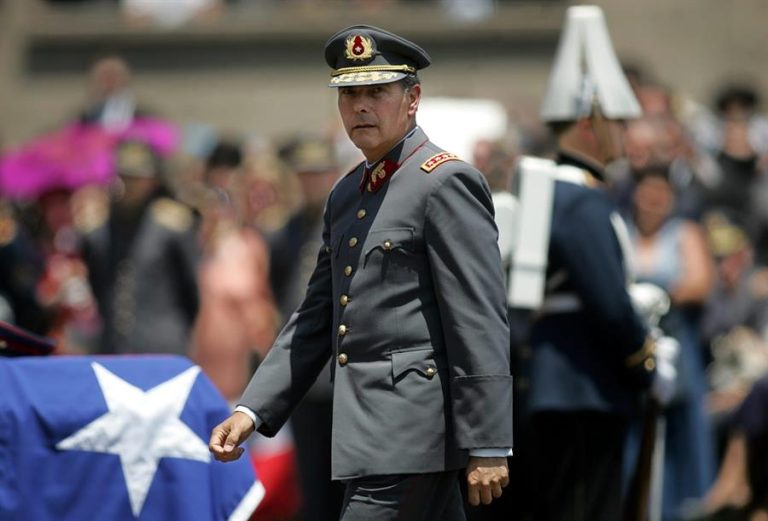 Milicogate: Ex comandante Izurieta se habría despojado “de todos sus bienes” antes de ser procesado