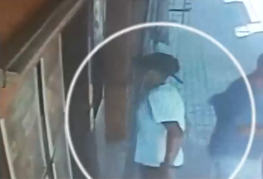 Amenazan con quemar a un adulto mayor tras asalto: Delincuente lo roceó con diluyente