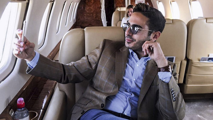 Los negocios del estafador de Tinder: Cobra por saludos virtuales y tendrá sus propio programa de citas