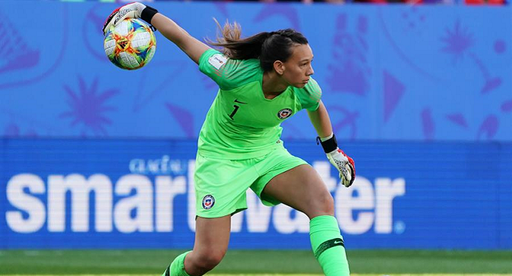 Christiane Endler se perderá el amistoso contra Ecuador tras sufrir complicada lesión: Deberá ser operada