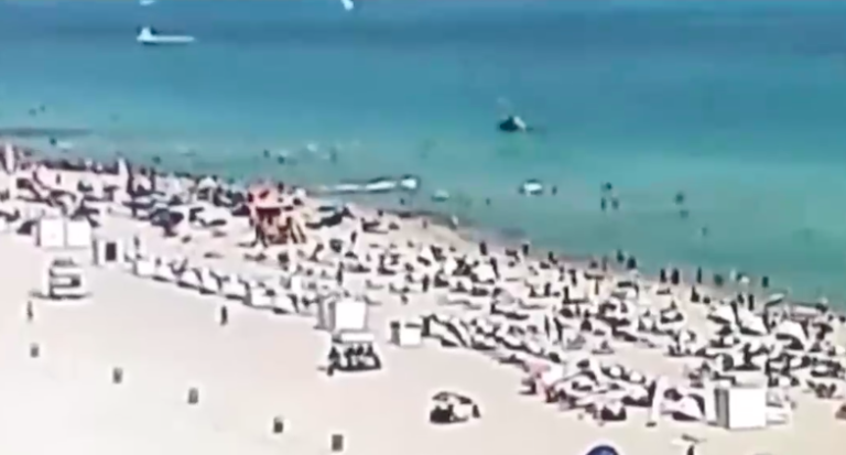 No hubo víctimas: Captan caída de helicóptero en plena playa de Miami