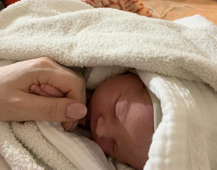 Guagua nace en el metro de Kiev luego que su madre se refugiara en las estaciones subterráneas