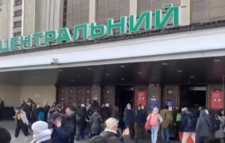 Ola de refugiados: Cinco millones de personas dejarían Ucrania