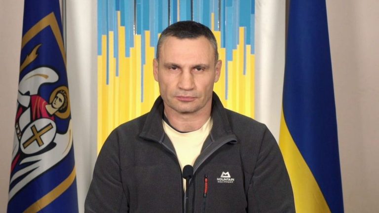 Vitali Klitschko, el alcalde de Kiev y ex boxeador que se alista en las filas militares para enfrentar a Rusia