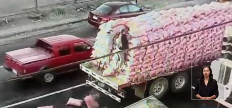 Aprovechan el tiempo de la luz roja: Delincuentes vandalizan semáforos para robar mercancía