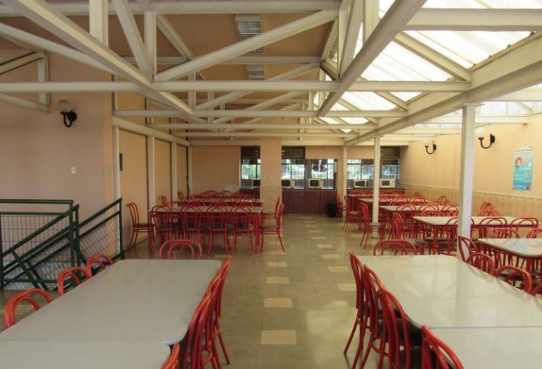 A dos días de haber iniciado: Colegio suspende clases de séptimo a cuarto medio por brote de COVID