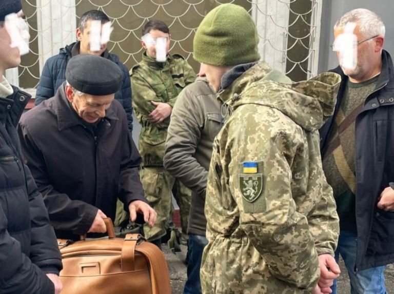 Adulto mayor de 80 años se presentó en las filas del Ejército de Ucrania: Combatirá por el futuro de sus nietos