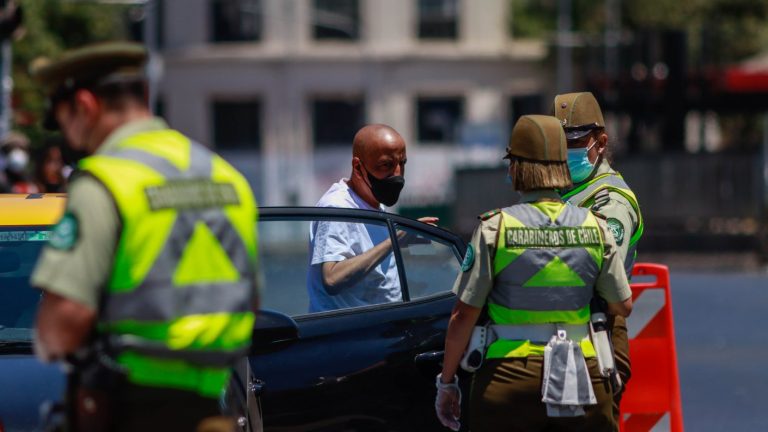 Periodistas de CIPER revelaron detalles sobre investigación de vínculos delictuales con Carabineros