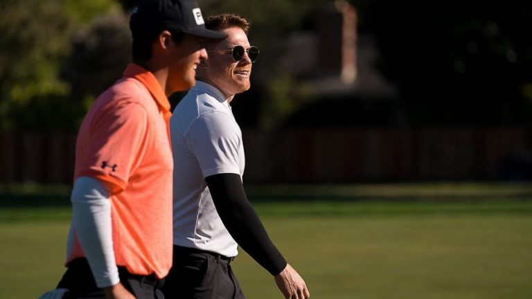 ¡Par de cracks! Mito Pereira practicó golf con Canelo Álvarez en el Pebble Beach de California